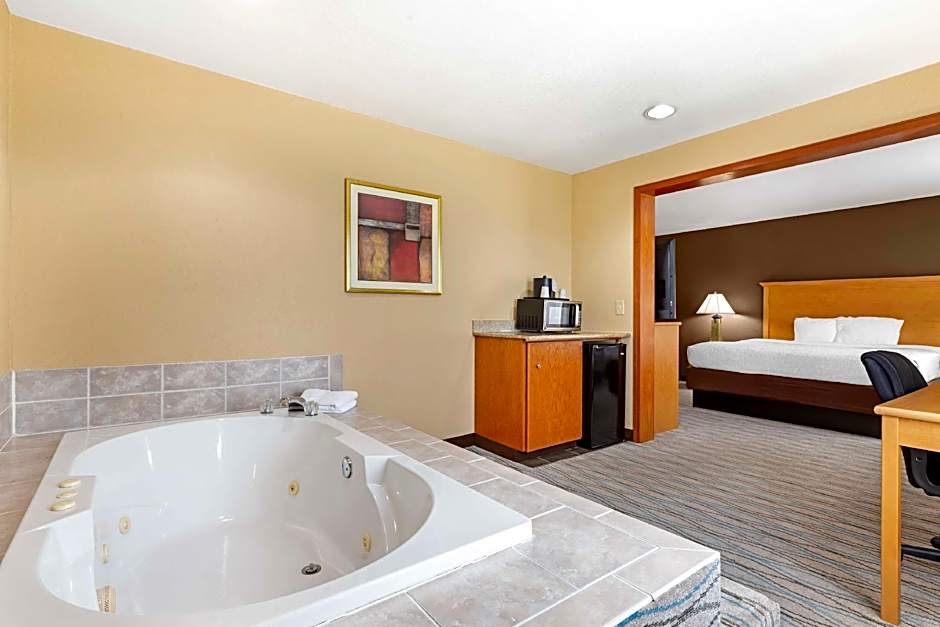 Photo 1 of 4 of Honeymoon 1 King Bed with Sofabed Suite, Whirlpool