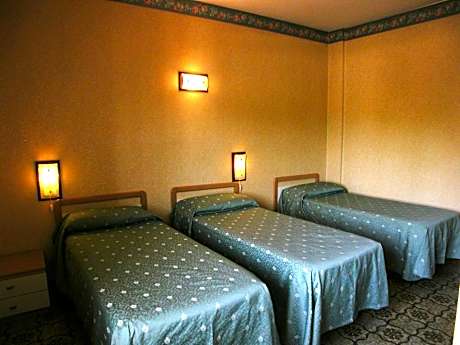 Economy Triple Room