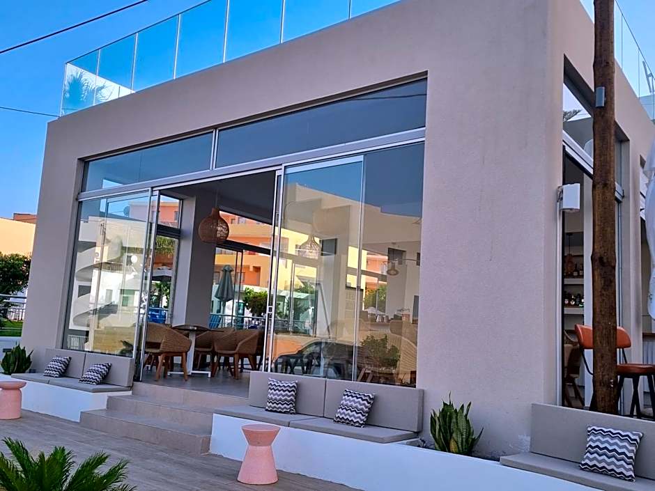 Leonidas Studios & Apartments