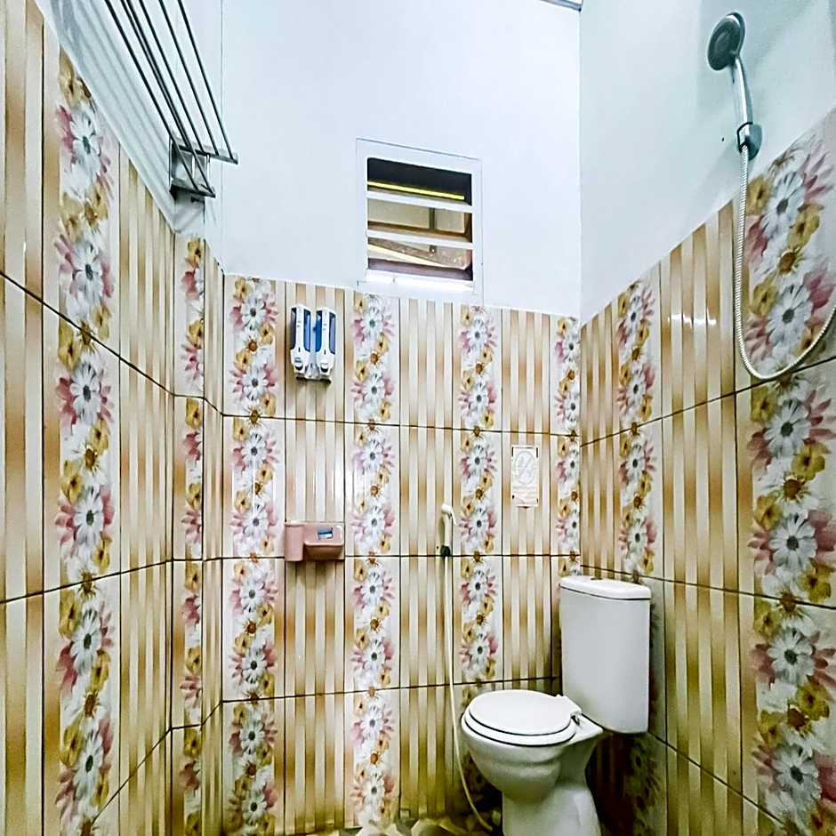 RedDoorz near Salib Kasih Tarutung