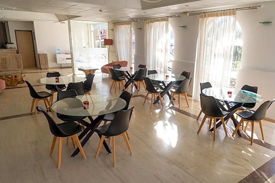 California Beach Hotel - Adults Only