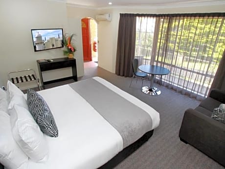 Superior Sea View King Bed