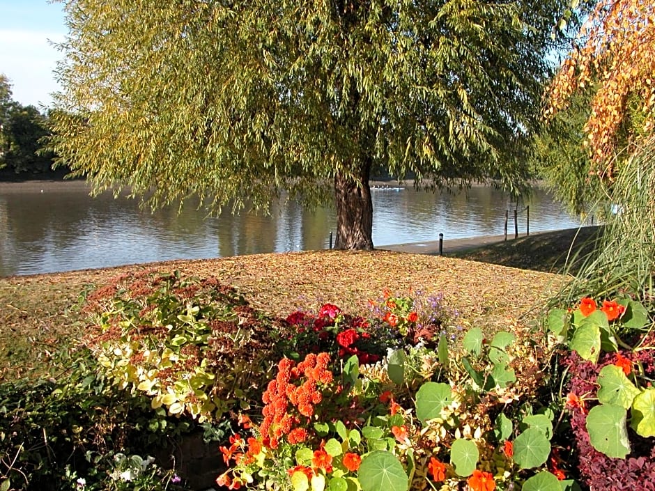 Chiswick Riviera with free parking