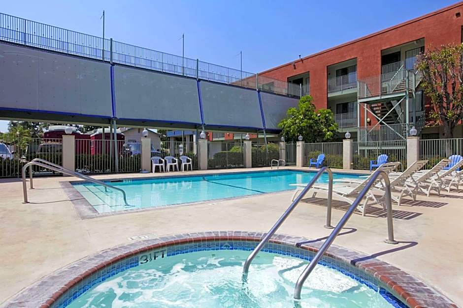 Travelodge Inn & Suites by Wyndham Anaheim on Disneyland Dr