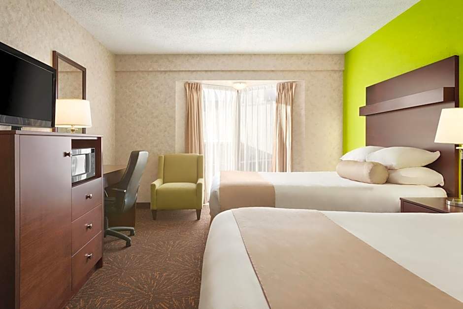 Travelodge by Wyndham Lloydminster