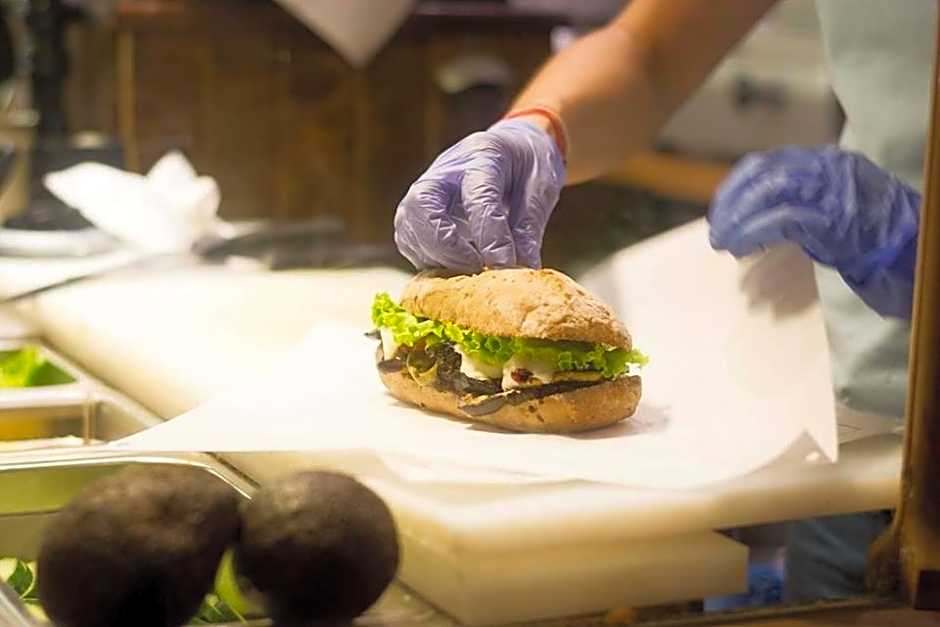 Three Dolphins Hotel with a Rooftop terracе