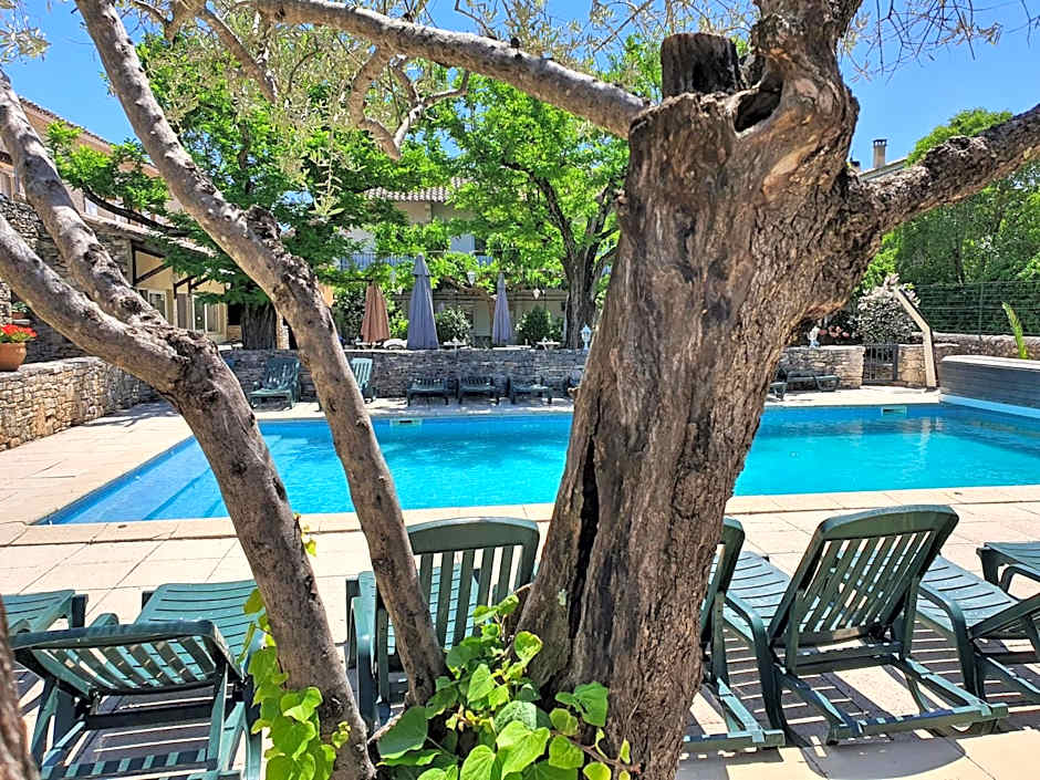 Logis Hôtel Restaurant L'Escarbille