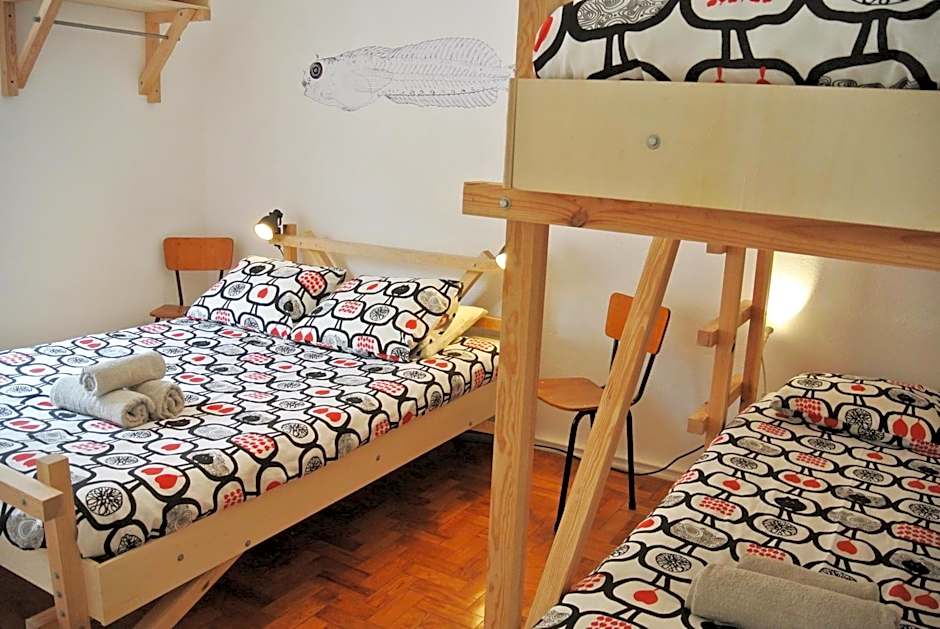 Nazaré Hostel - Rooms & Dorms