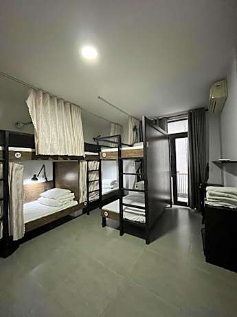Mixed Dormitory Room