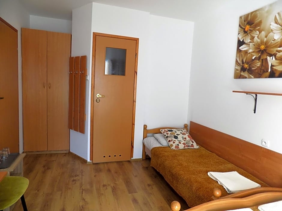 Pokoje Gościnne u MARCINA- sala zabaw, basen, melex, rowery, grill, mini dmuchaniec