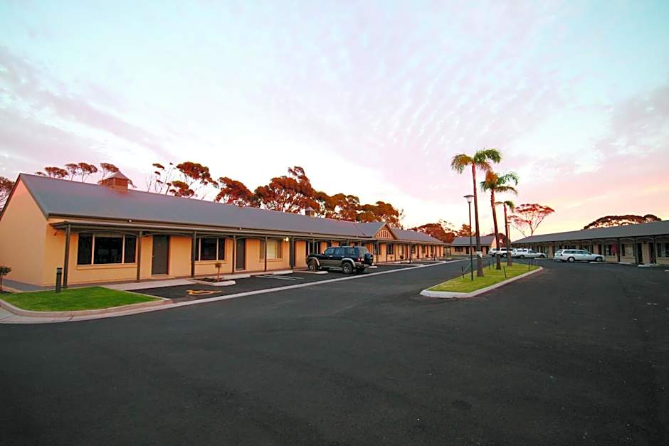 Sundowner Motel Hotel