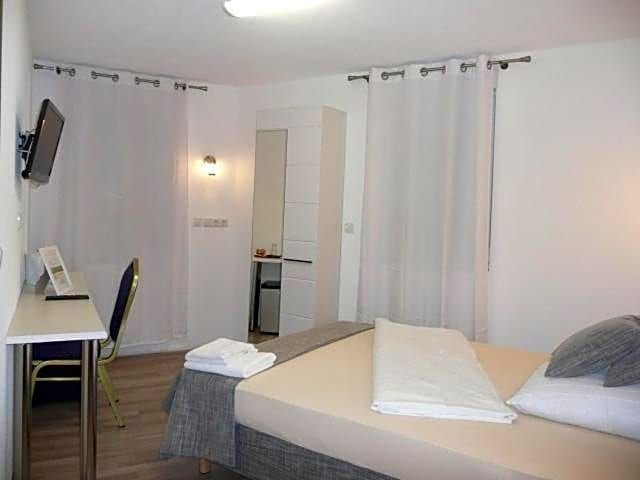 City Hotel