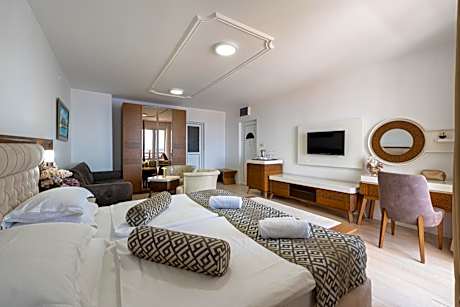 Studio with Sea View (2 Adults)