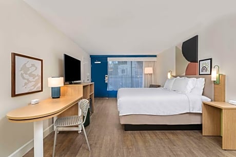 1 King Bed