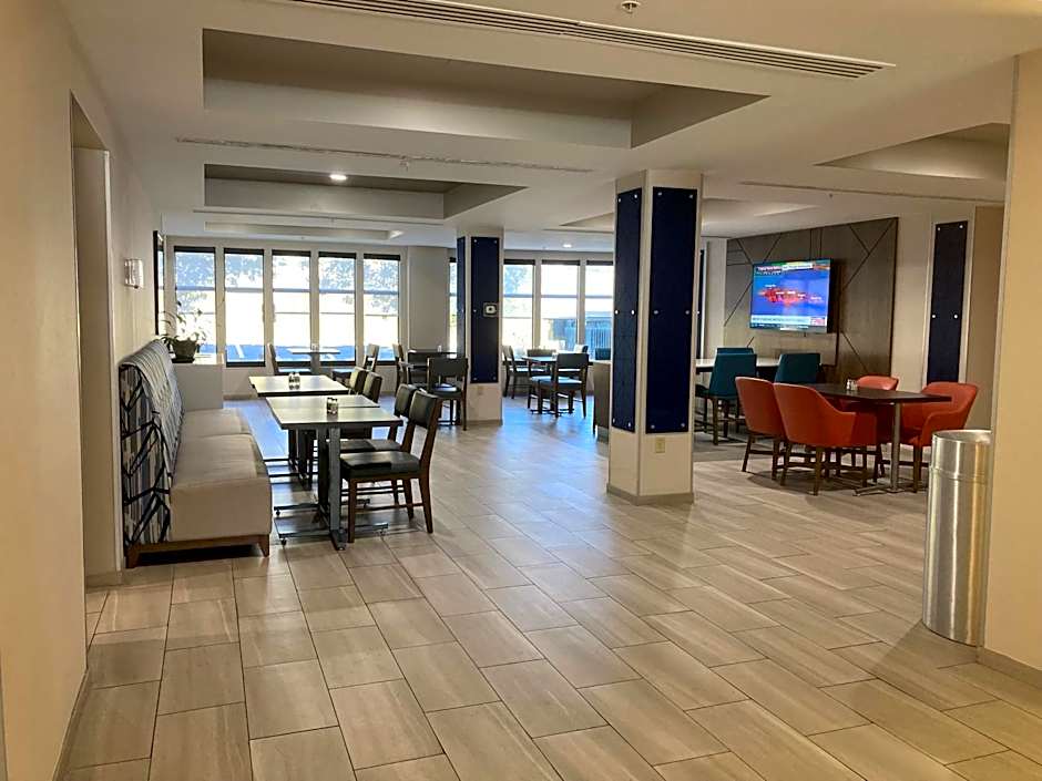 Holiday Inn Express and Suites Winchester By IHG