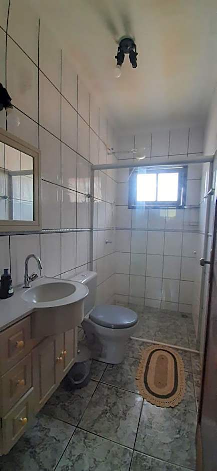 Caso em condomínio com lago, serra, campo e mar