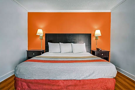 Deluxe King Room - Non-Smoking