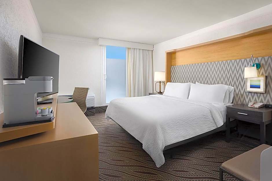 Holiday Inn Resort Oceanfront at Surfside Beach by IHG