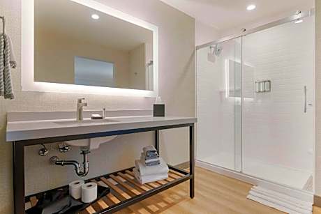 King Room - Non-Smoking