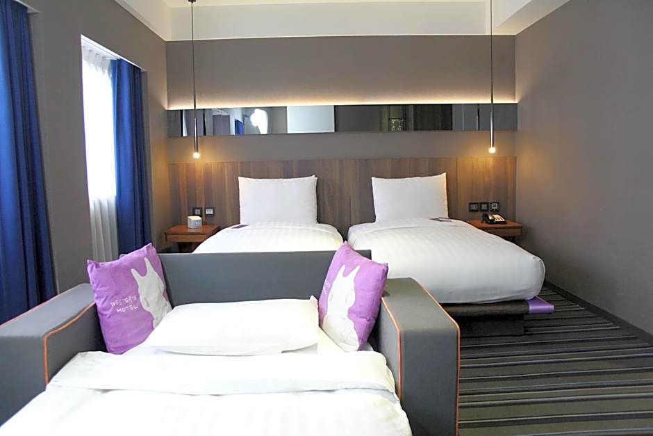 Photo 1 of 6 of Grand 2 Twin Beds with Sofabed Suite
