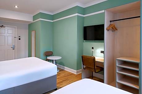 Premium Room with Double Bed and Single Bed