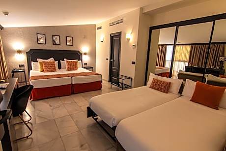 Family Room (2 Adults + 2 Children)