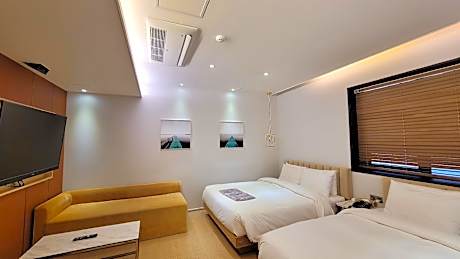 Premium Pet Room - Dog or Cat Only