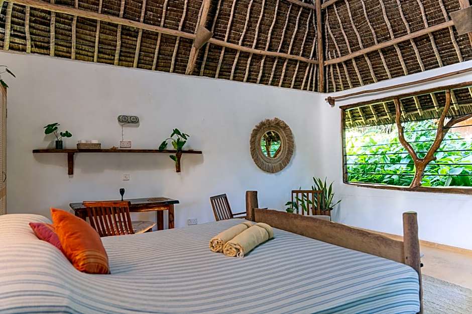 Distant Relatives Ecolodge & Backpackers