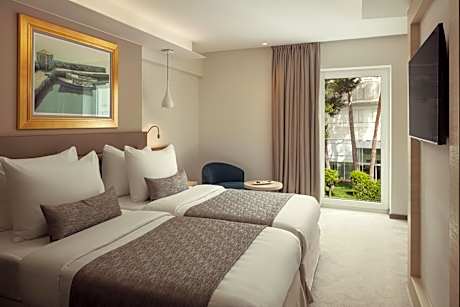 Special Offer - Twin Room with Atrium View - Half Board Included