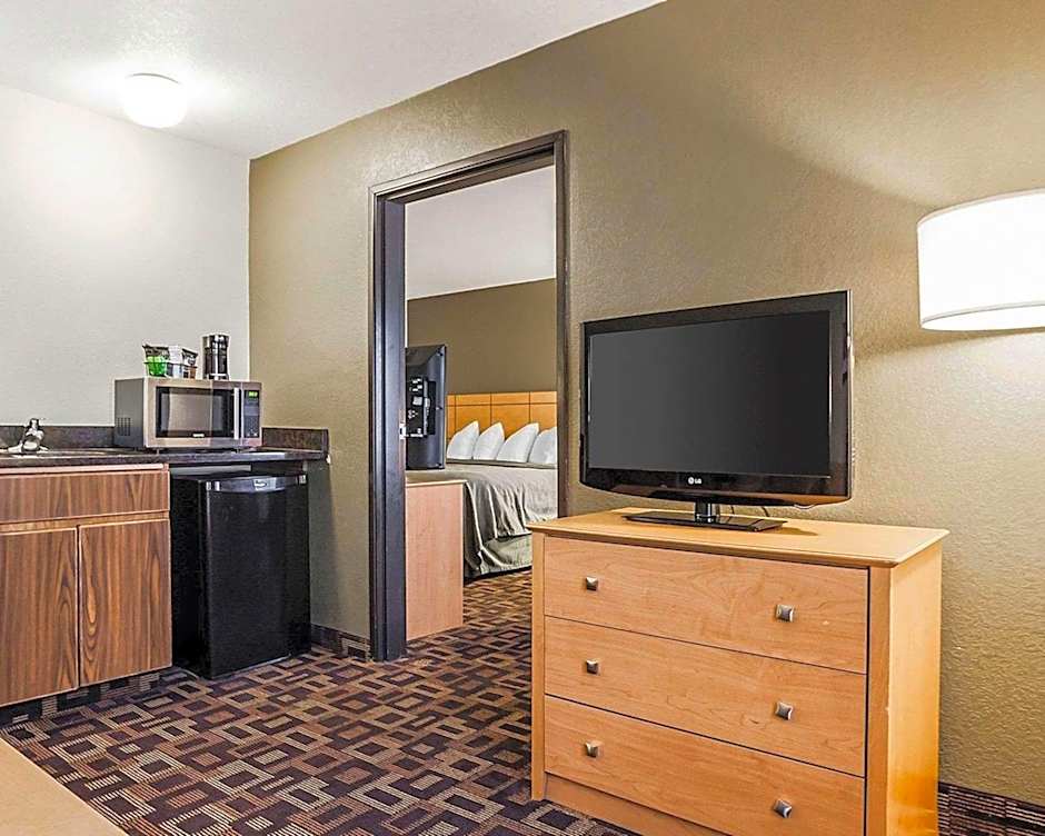 Quality Inn & Suites Des Moines Airport