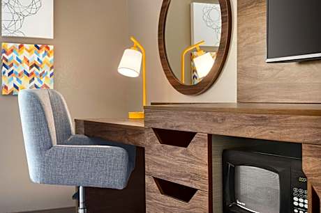 1 King Bed Nonsmoking