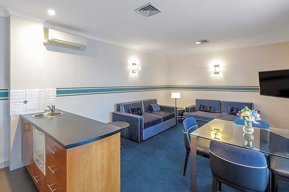 Ramada by Wyndham Diplomat Canberra