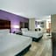 La Quinta Inn & Suites by Wyndham Louisville East