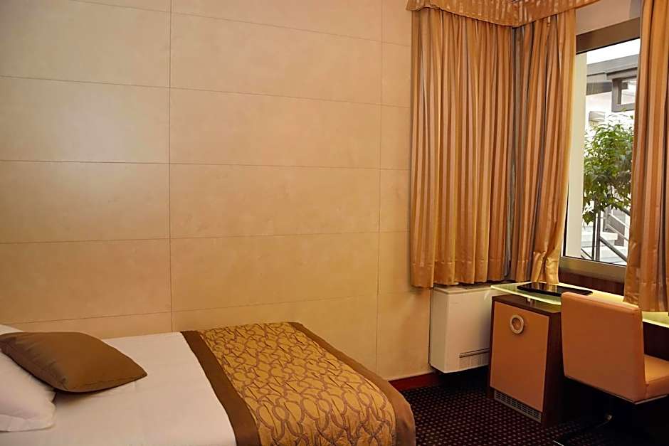 Photo 1 of 3 of Single Room