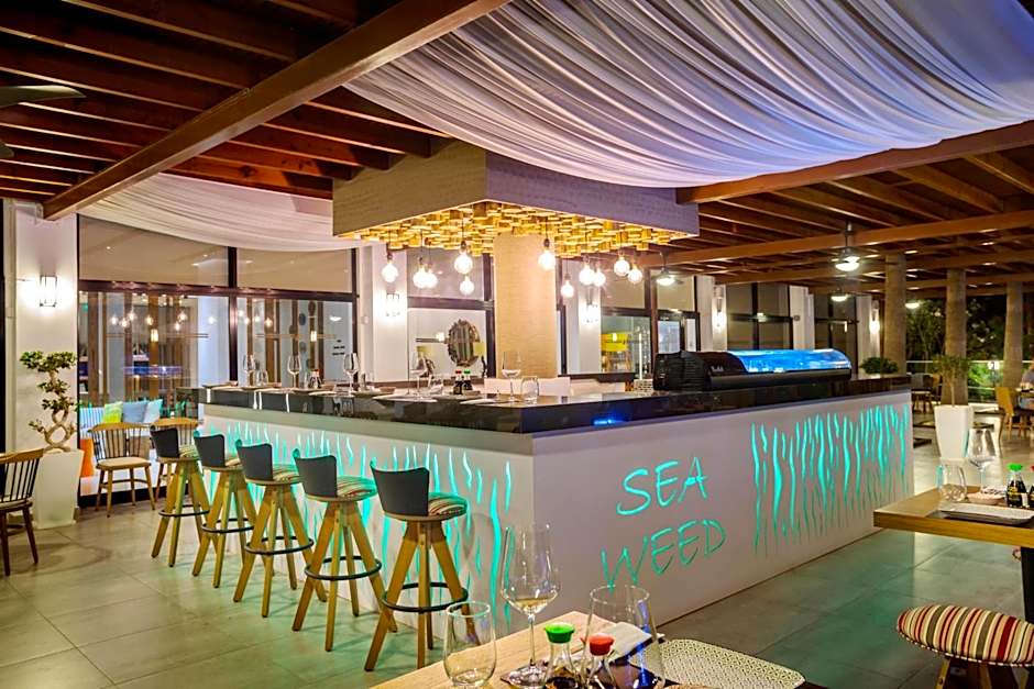 Cavo Maris Beach Hotel