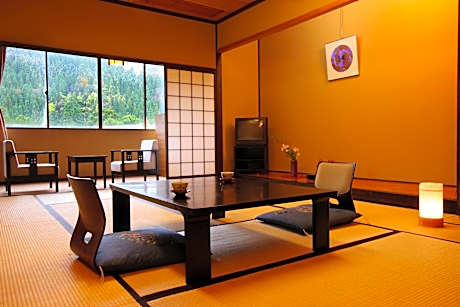 Japanese-Style Quadruple Room