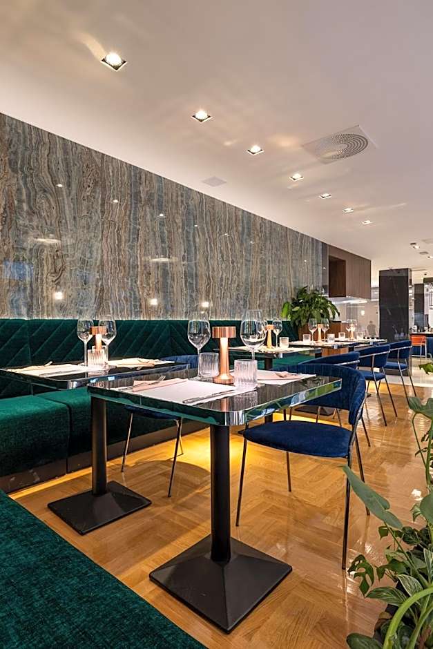 Silver Crown Hotel & Residence, Palace Quarter