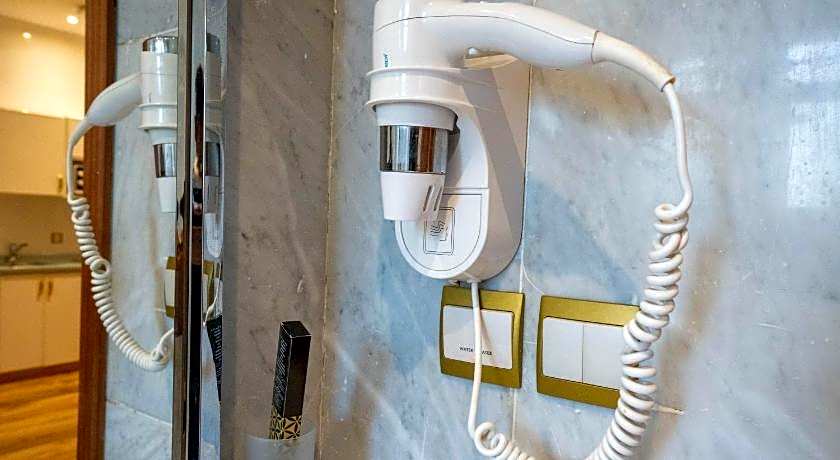 Platinum Alkhamseen Serviced Apartments