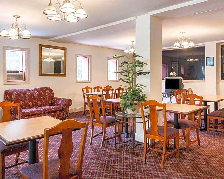 Econo Lodge Petersburg - Fort Lee
