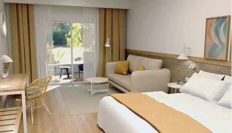 Sun Club Superior Swim Out Ocean View King