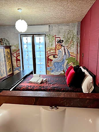 Suite with Hot Tub