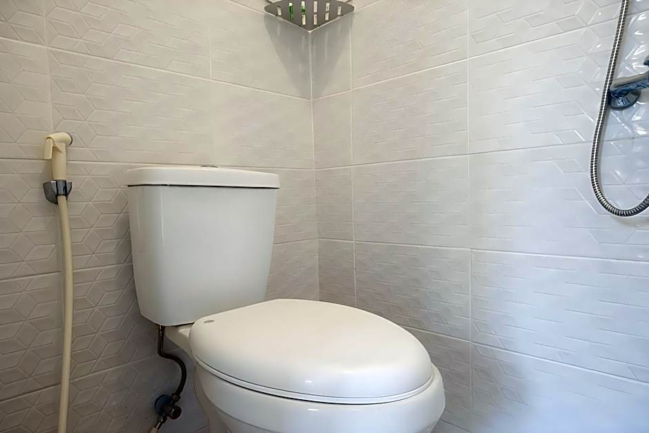 RedDoorz Plus near UMS Solo