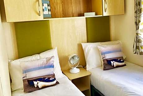 8 Berth Superior Caravan Pet Free