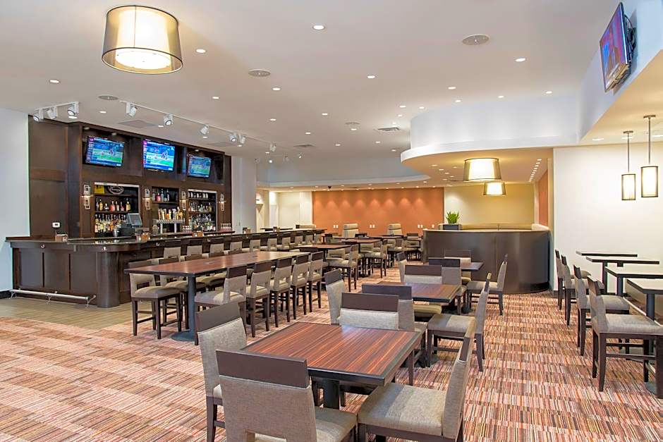 DOUBLETREE BY HILTON HOTEL GRAND RAPIDS AIRPORT