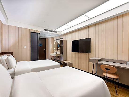 Hanting Hotel (Guangzhou Zhongshan Ba Metro Station)