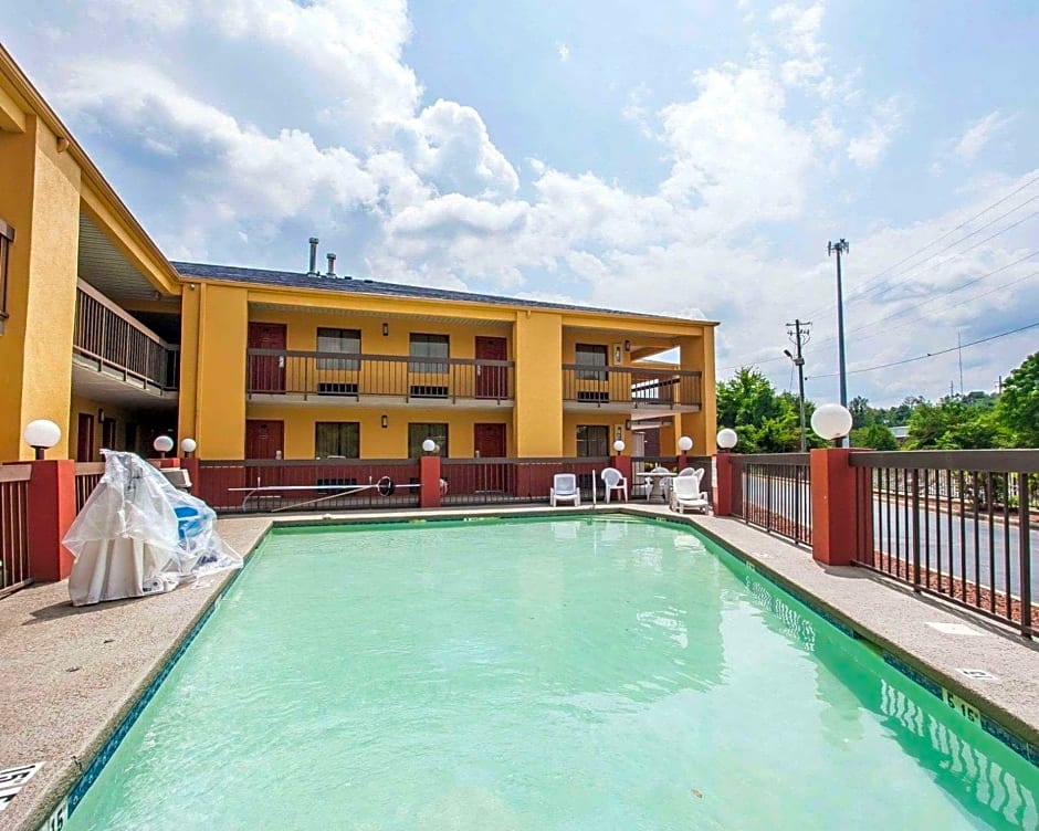 Econo Lodge Inn & Suites I-20, Exit 73