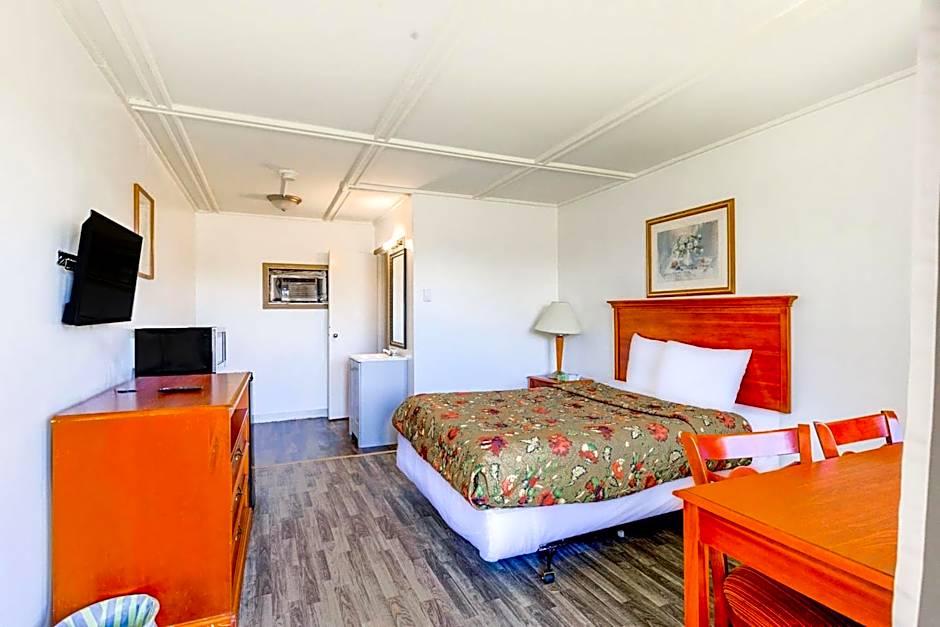 Country Hearth Inn & Suites By OYO Sturgis