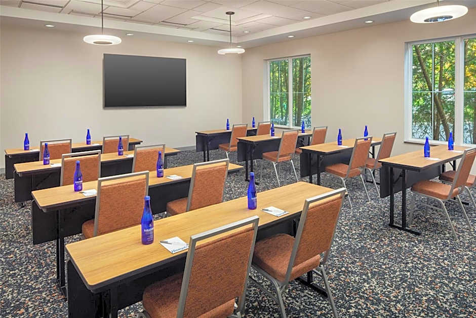 Hampton Inn By Hilton Nashua