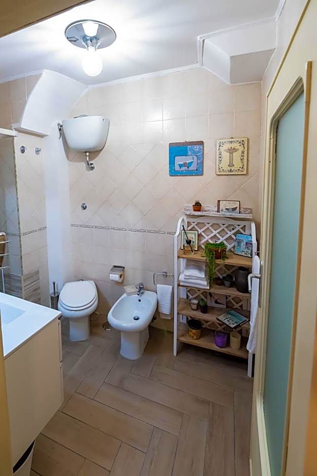 Yes I Know My Room - Magica Napoli