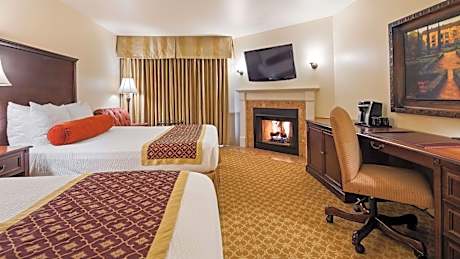 Deluxe Queen Room with Two Queen Beds and Courtyard View - Non-Smoking